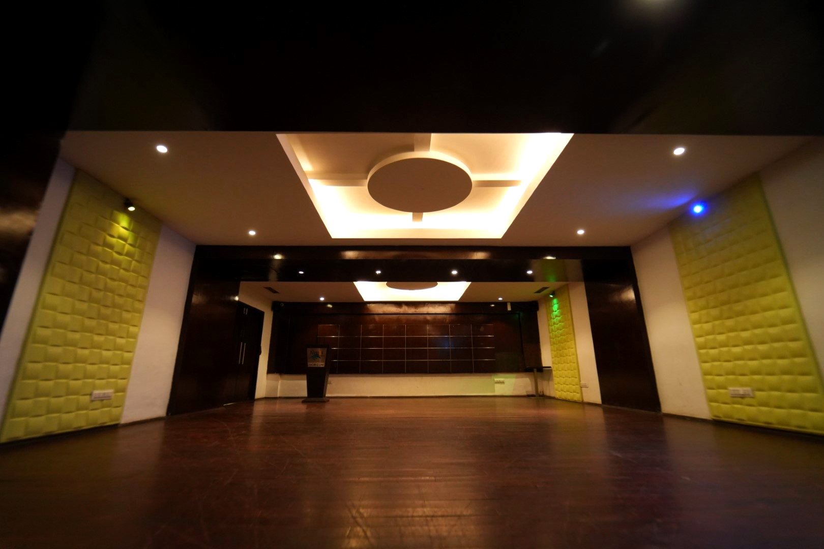 Horizon hall